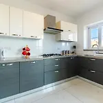 New 3 Bdr 2 Bth Terrace In Bugibba Apartamento