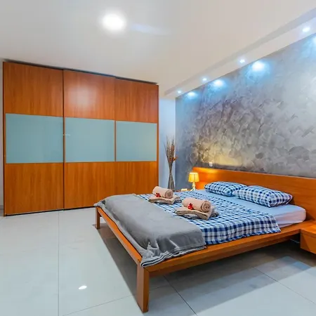 New 3 Bdr 2 Bth Terrace In Bugibba Apartman